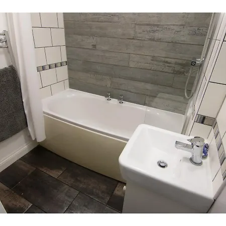 Lägenhet Spacious 2br Garden Flat For 6 In